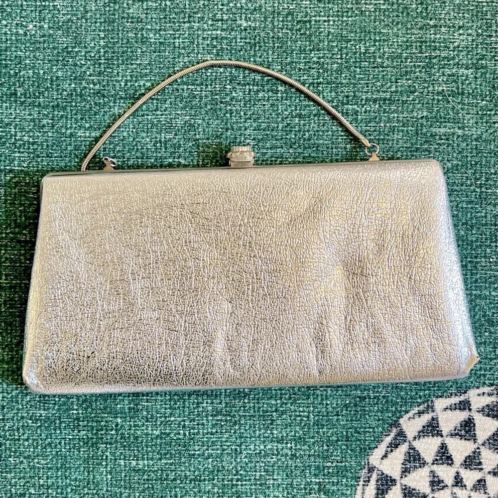 Vintage Silver Metallic Evening Clutch Purse Rhinestone Clasp Chain Strap